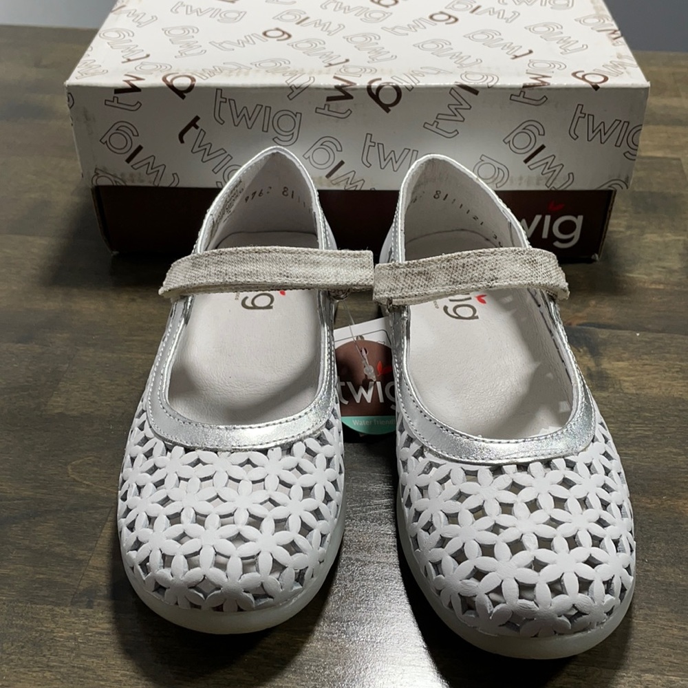 NWT Twig Girls Karen White Size EUR 30 Leather Shoes